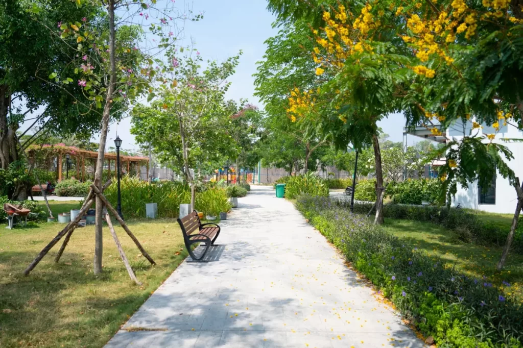 Công viên cây xanh lối đi dạo bộ xanh mát cho cư dân sinh sống